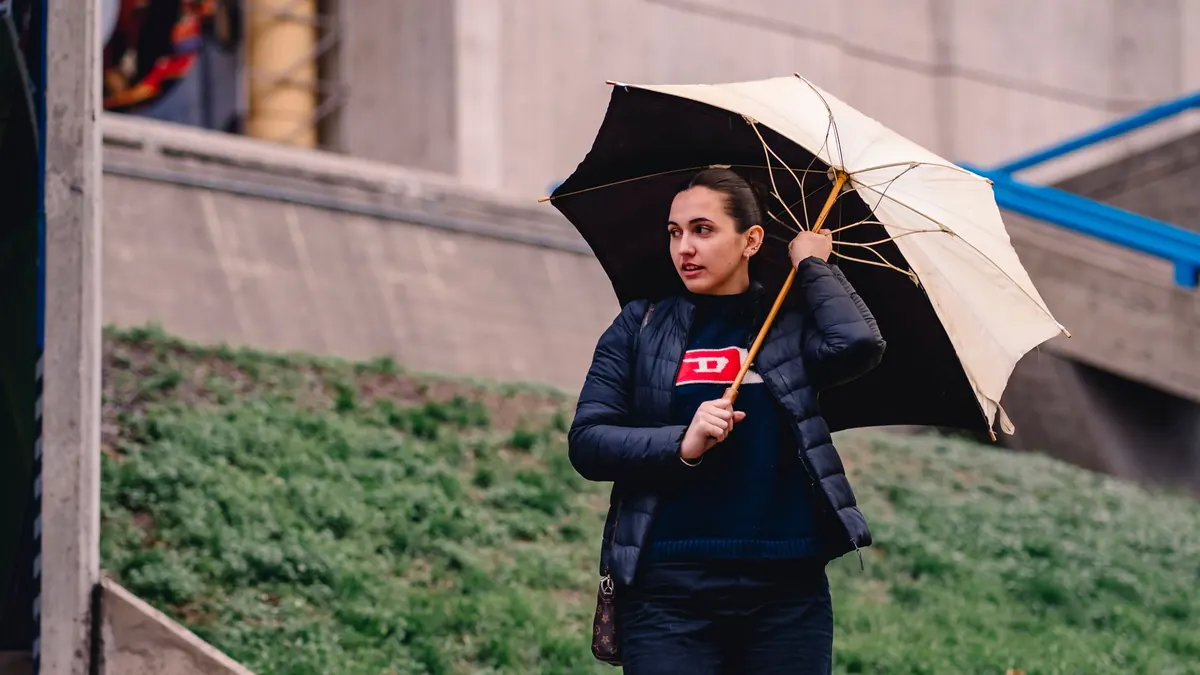 Why Your Umbrella Turns Inside Out in Strong Wind and How to Choose a Better One